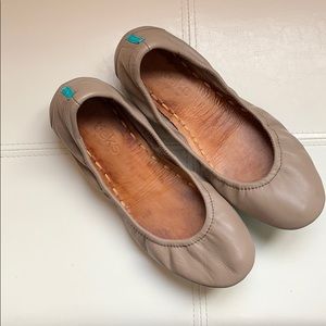 Tieks   Taupe flats